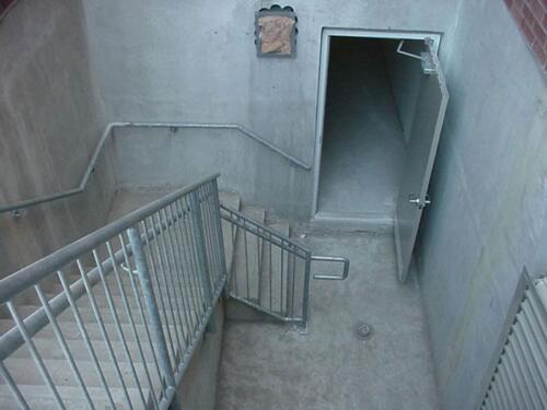 213-OutsideStairs-06-07-05