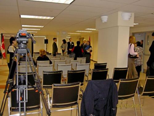 9-Guests-still-arriving