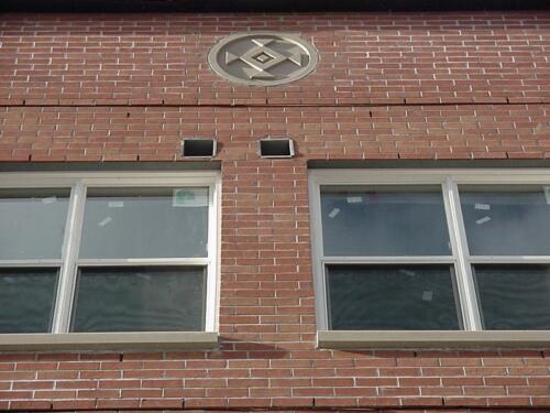 186-LogoOnFront-02-15-05